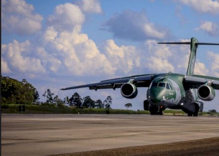 Avião da FAB parte na segunda para resgatar brasileiros na Polônia