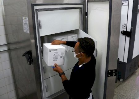 SES entrega de vacinas contra a covid-19 aos municípios