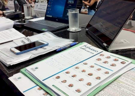 Deputados devem votar quatro projetos nesta terça-feira