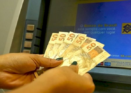 Salário antecipado dos servidores estaduais já está na conta