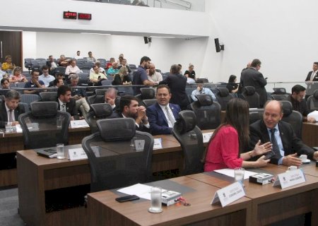 Deputados devem votar quatro projetos na sessão plenária