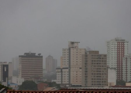 Chuva e temperatura em queda marcam a previsão do tempo