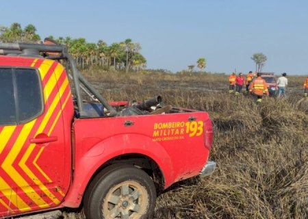 Bombeiros de MS atuam no combate a três incêndios florestais no Pantanal