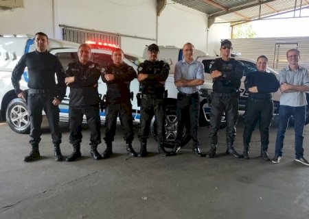 Grupamentos da Polícia Penal recebem novos veículos para transporte de presos e ações operacionais
