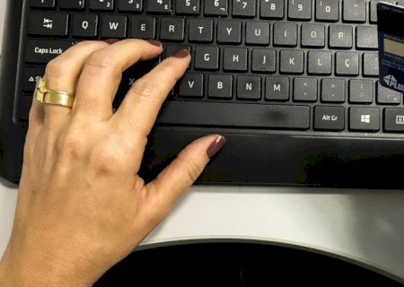 A cada dez brasileiros, oito estão endividados, mostra pesquisa