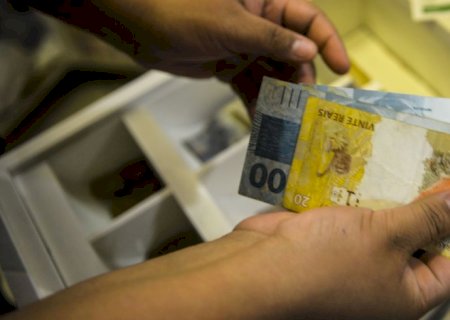 Endividamento atinge 76,6% das famílias brasileiras, mostra CNC