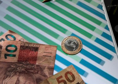 Mercado financeiro reduz previsões para inflação e câmbio