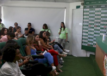Palmeiras anuncia Abel Ferreira até 2025 em coletiva só para mulheres