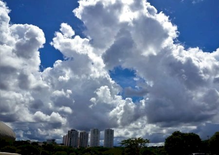Domingo tem previsão de sol e variação de nebulosidade em grande parte de MS