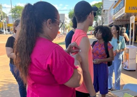 Ação especial vacina quase 2 mil douradenses contra dengue