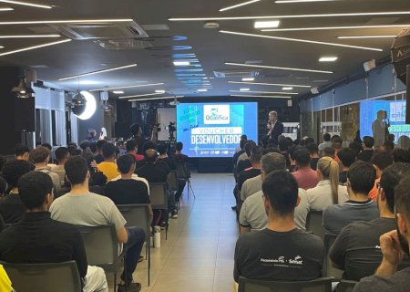 Aula magna dá início ao programa Voucher Desenvolvedor
