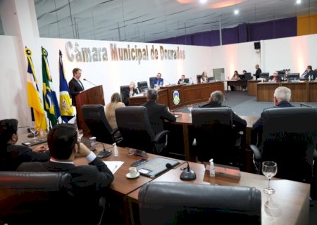 Vereadores analisam nove projetos na sess&atilde;o ordin&aacute;ria