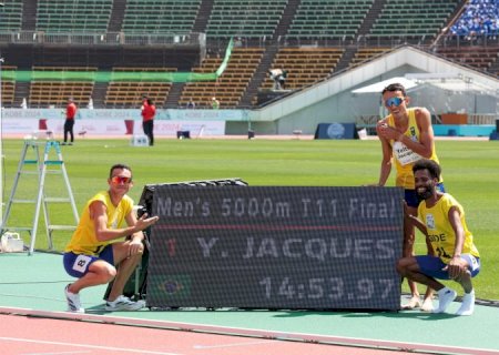 Yeltsin Jacques é campeão mundial de atletismo com direito a recorde mundial