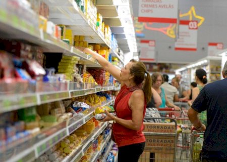 Intenção de consumo das famílias cresce pelo terceiro mês