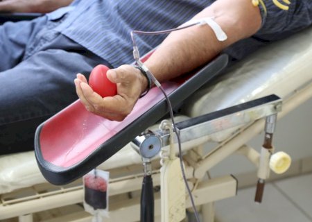 C&acirc;mara e Associa&ccedil;&atilde;o de Surdos e Int&eacute;rpretes participam de doa&ccedil;&atilde;o de sangue no Hemosul