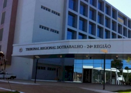 Douradense tem jornada de trabalho reduzida para acompanhar filho com TEA