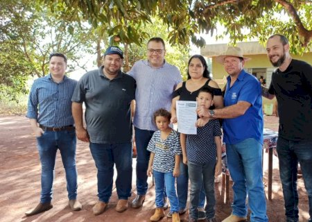 Moradores de Vila Formosa recebem terrenos da prefeitura