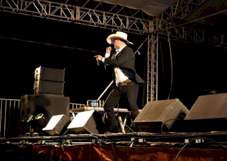 Justiça proíbe prefeito de Ivinhema de se promover em eventos na cidade