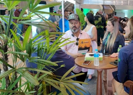 Carlos Bernardo participa da abertura da Ponta Agrotec