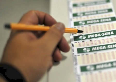 Mega-Sena acumula, e prêmio estimado para terça-feira é de 95 milhões