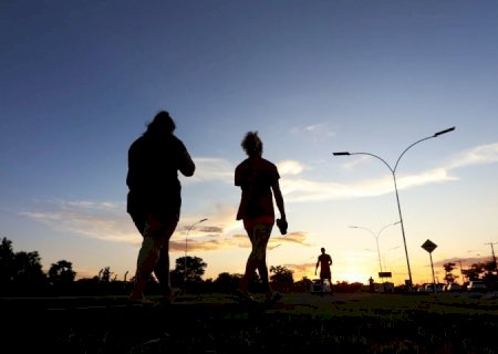 Tempo fica quente e seco durante o dia em MS