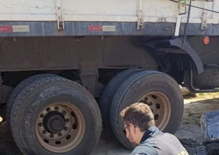 PRF apreende 1,2 tonelada de maconha, fuzis, pistolas e munições em Santa Rita do Pardo