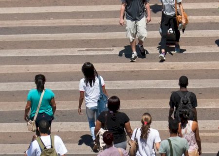 Expectativa de vida no Brasil em 2023 era de 76,4 anos, diz IBGE