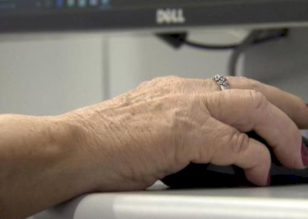 Uso de internet no país cresce mais entre idosos, mostra IBGE