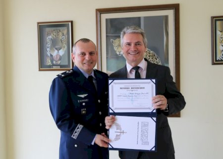 Delegado-Geral da Polícia Civil recebe título de Membro Honorário da Força Aérea Brasileira