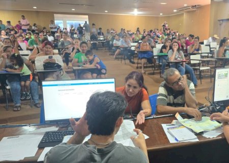 Central de Matrícula acolhe pais em busca de vagas para alunos remanescentes