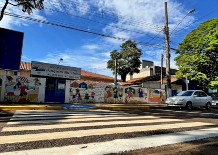 Prefeitura revitaliza sinalização em ruas perto de escolas para a volta às aulas