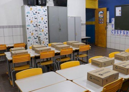 Prefeitura recebe mais de 30 mil alunos e entrega kits escolares na segunda-feira