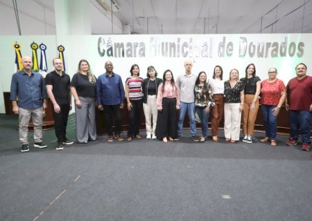 Câmara de Dourados empossa 14  aprovados em concurso público