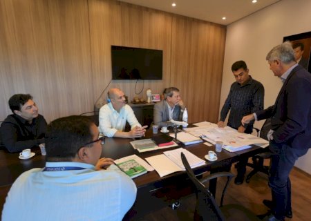 Prefeito cobra de presidente da Sanesul solução para buracos abertos pela empresa