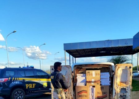 PRF apreende 25 mil maços de cigarros em Eldorado (MS)