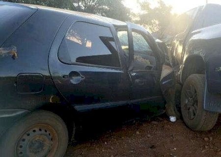 Morador de Dourados morre em acidente entre Palio e Hilux do prefeito de Laguna Carap&atilde;
