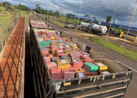 PRF apreende 27 toneladas de maconha, a maior do ano, em carreta carregada com milho