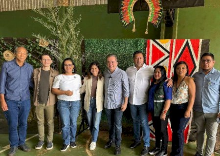 Gleice Jane participa de assinatura da ordem de serviço para água nas aldeias em Dourados