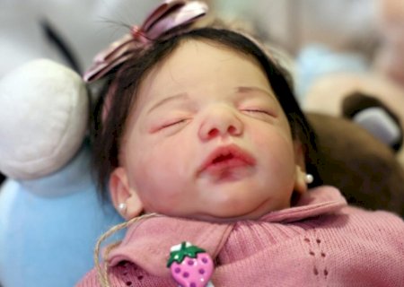Empresa nega licença-maternidade para funcionária dona de bebê reborn e caso vai para a Justiça