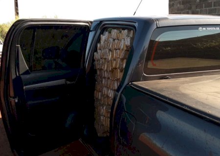 Perseguição termina com troca de tiros, dupla presa e mais de 1,4t de maconha apreendida