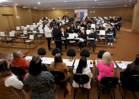 Marçal Filho empossa 36 médicos para reforçar atendimento na saúde pública