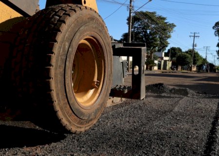 Prefeitura mantém operação tapa-buracos em várias regiões de Dourados