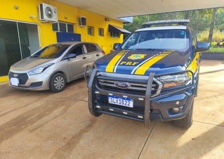 PRF recupera veículo furtado e prende quatro pessoas em Três Lagoas (MS)