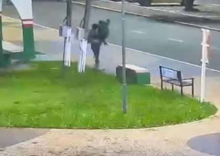 Morador de rua é morto com facada no peito após ser atacado com ‘voadora’