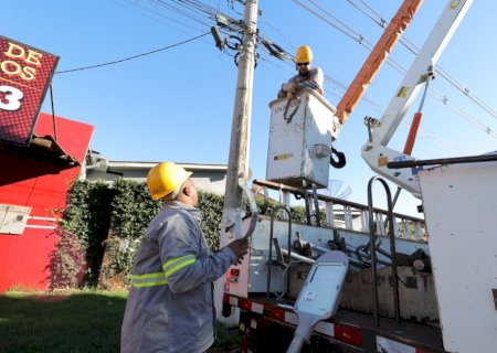 Prefeitura avança com instalação de luminárias de LED nas principais vias