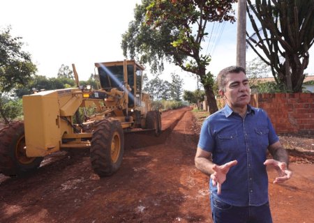 Prefeitura lança frentes de asfalto para 2 bairros em apenas 24 horas