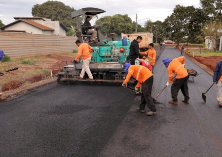 Obra de asfalto e drenagem no Jardim das Primaveras está em ritmo acelerado