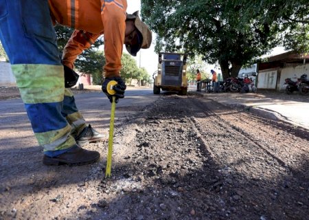 Prefeitura recupera pavimentação asfáltica na Vila Rosa com serviços de qualidade