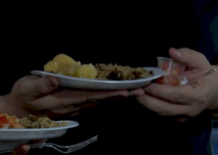 Homem é internado em estado grave após comer arroz carreteiro envenenado pela ex em MS