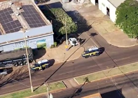 PRF persegue veículo por 70 km de Ponta Porã a Dourados e prende motorista